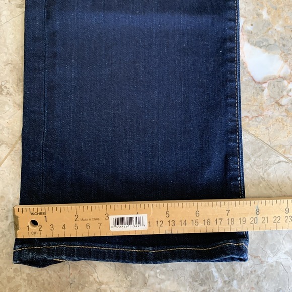 Lucky Brand Women's Mid Rise Sweet Straight Jeans Size 14/32 - Picture 7 of 10